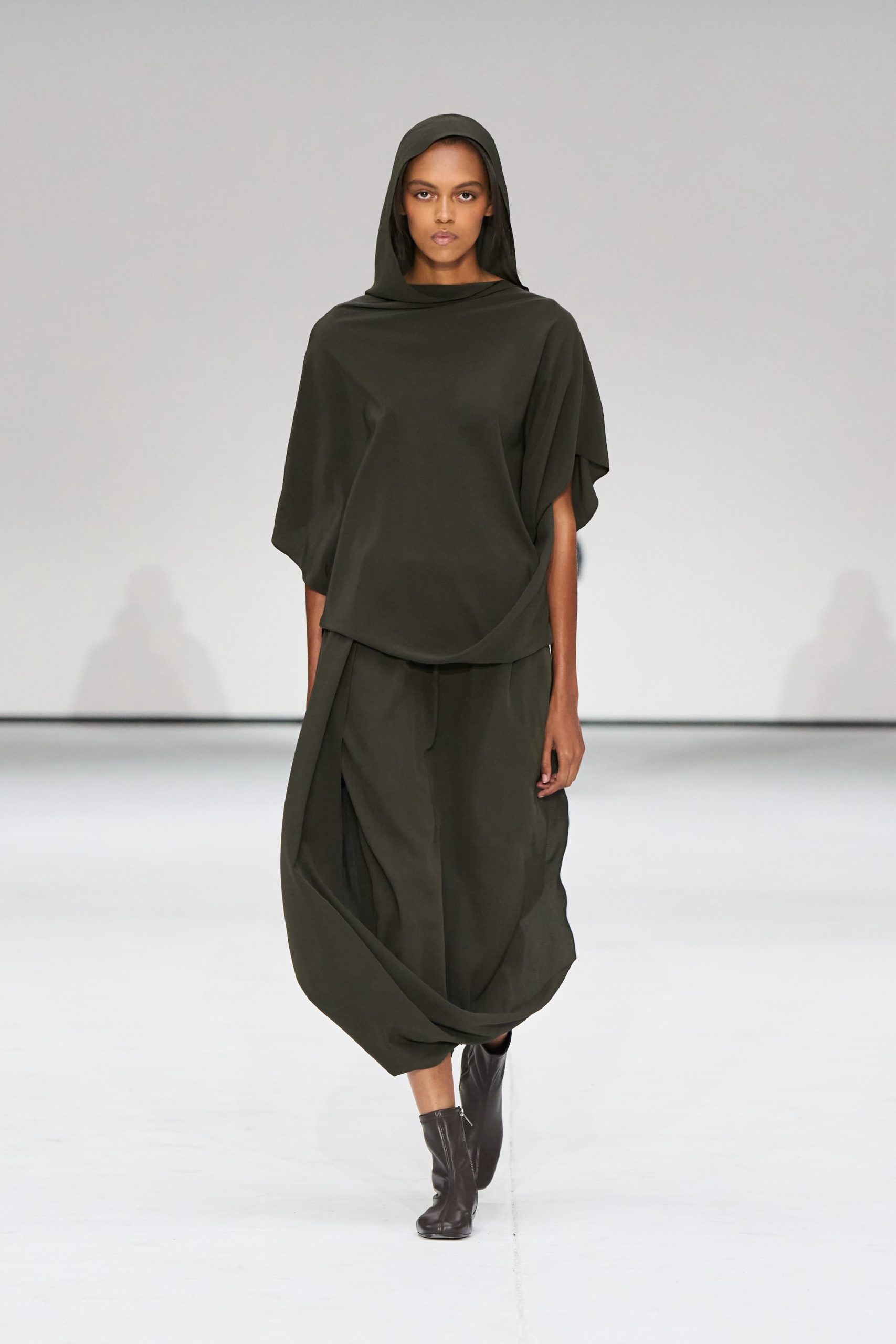 COS Was A Masterclass In Restrained Sensuality Paired With Sharp Tailoring