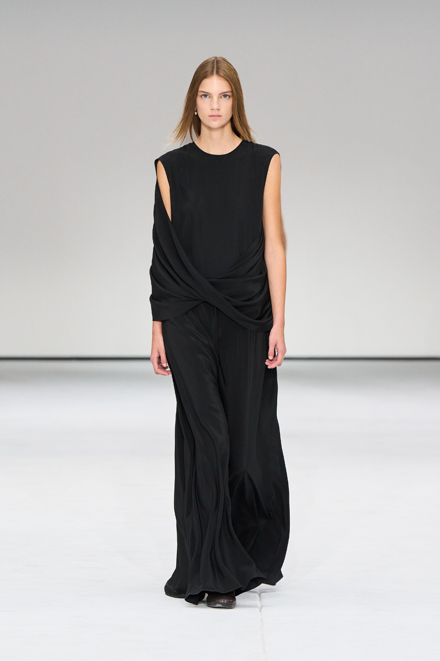 COS Was A Masterclass In Restrained Sensuality Paired With Sharp Tailoring