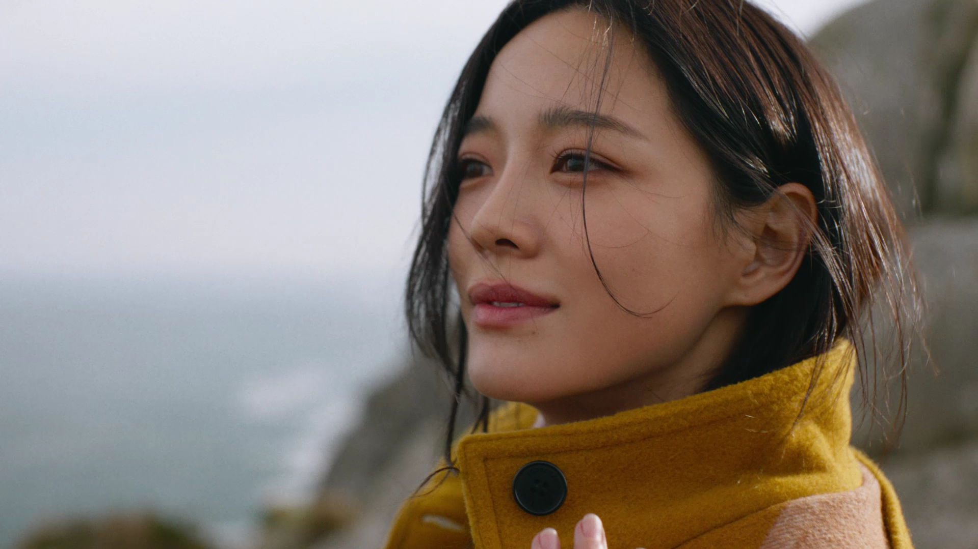 Kim Sejeong Heads To Cotswolds Dressed In The Longchamp x Gloverall Capsule