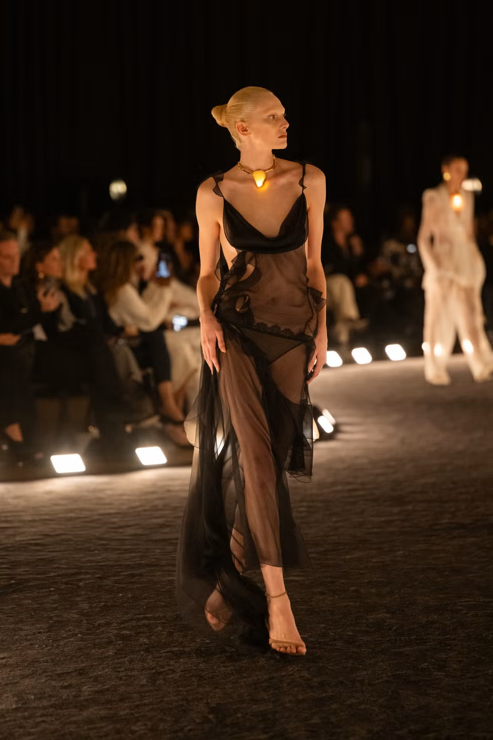 Schiaparelli Brings the Va-Va-Voom