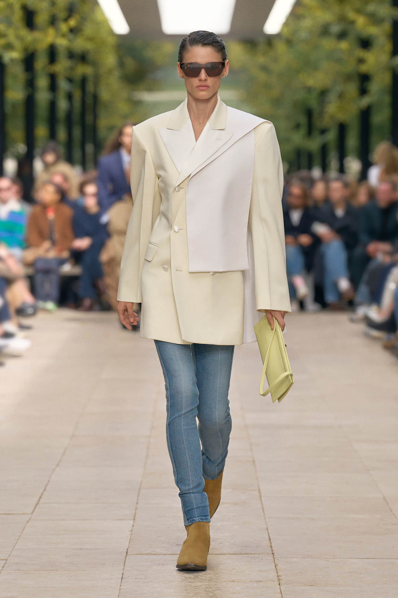 4 Denim Styles You Should Be Investing In For 2026 Instead Of Barrel Jeans