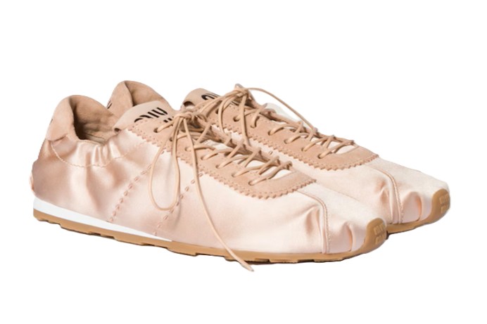 Christmas Gift Guide For Your Sneaker-Obsessed Bestie