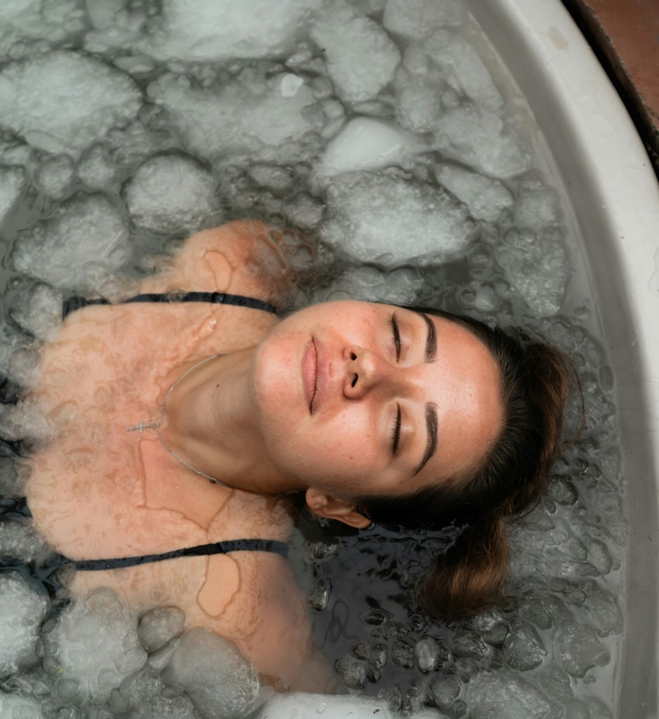 Why Hot–Cold Therapy Is Everywhere Right Now