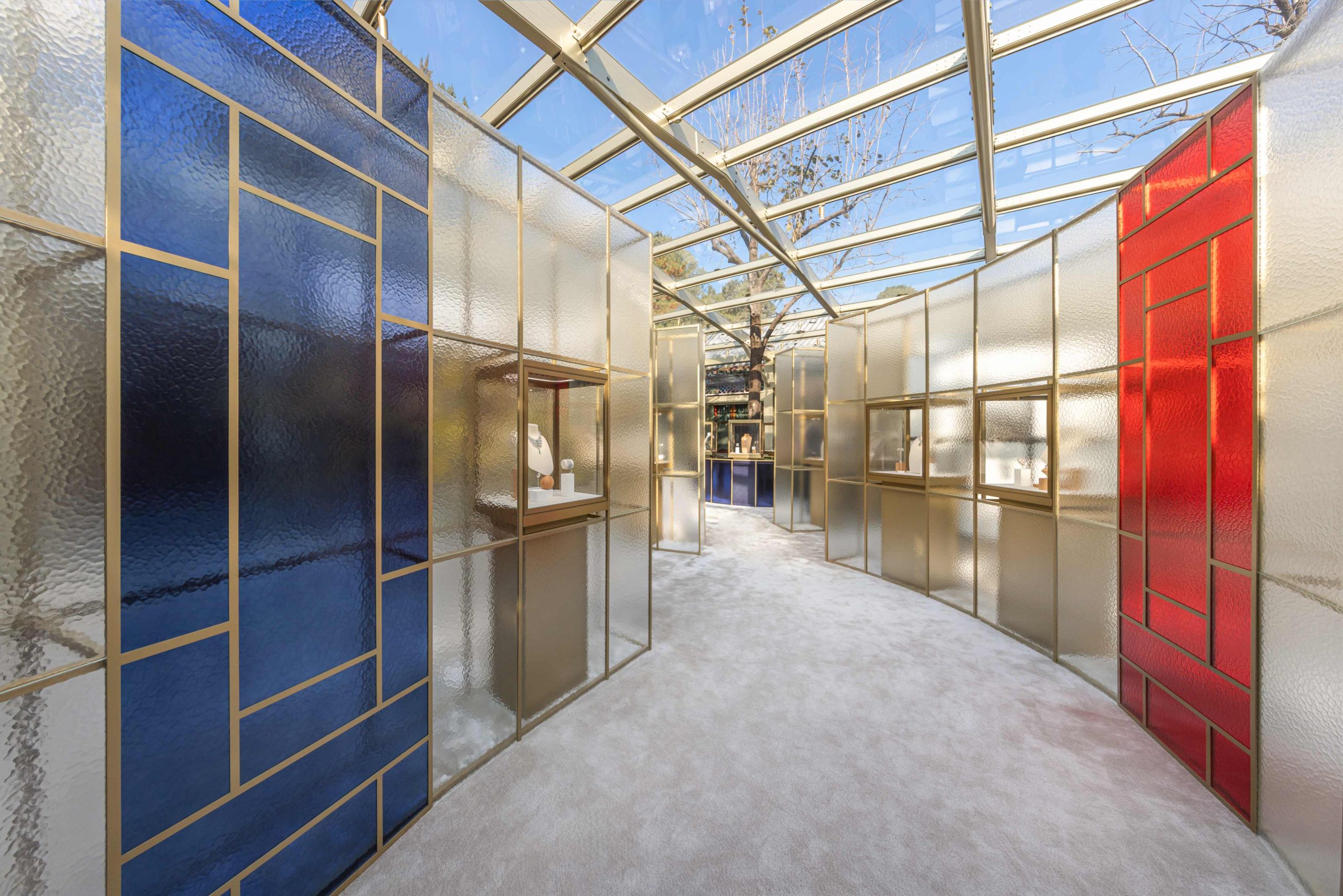 How Cartier's En Équilibre CollectionTurns Movement Into High Jewellery
