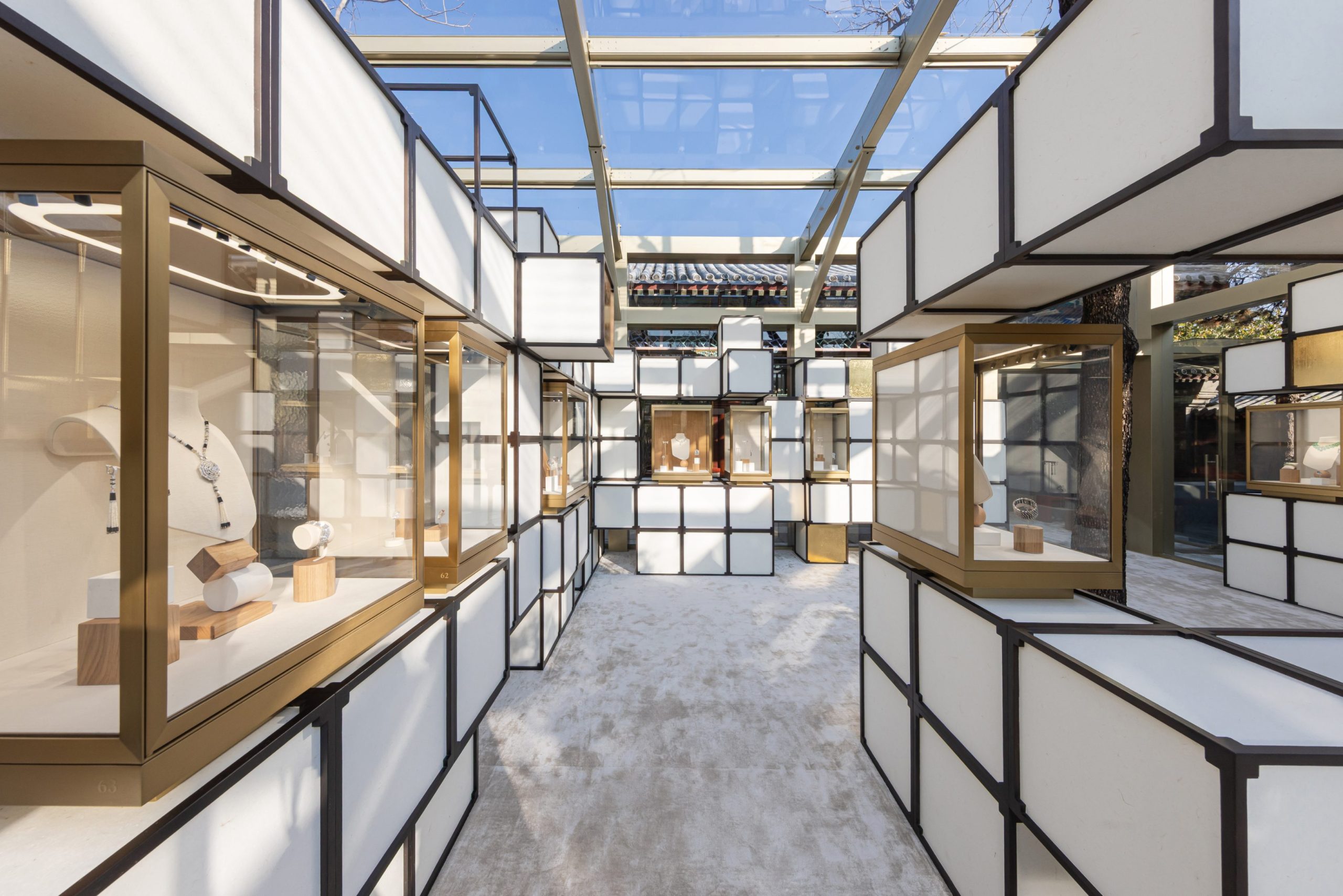 How Cartier's En Équilibre CollectionTurns Movement Into High Jewellery