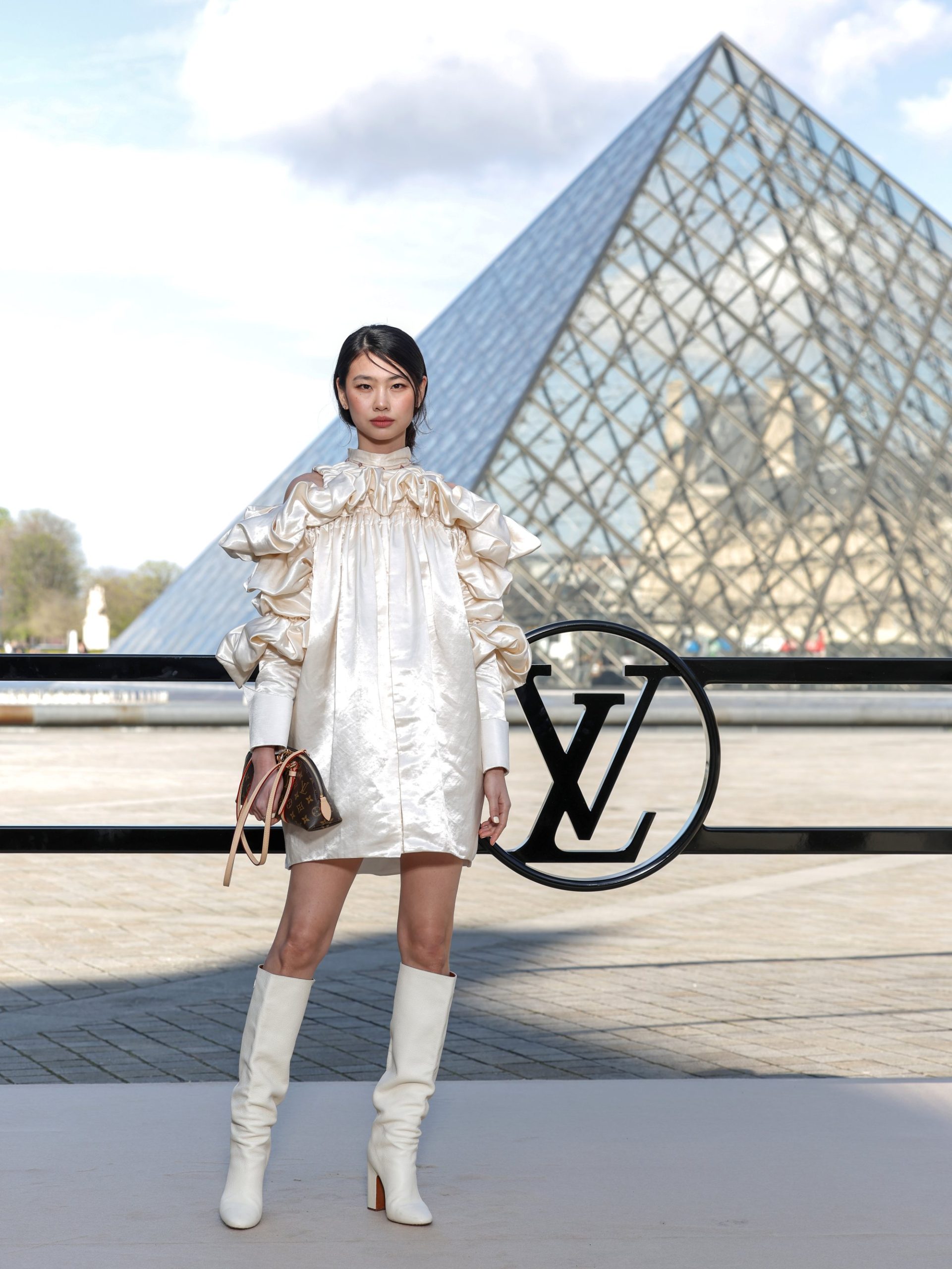 Spotted: Jennie, Yerin Ha & Lingling Kwong At Paris Fashion Week