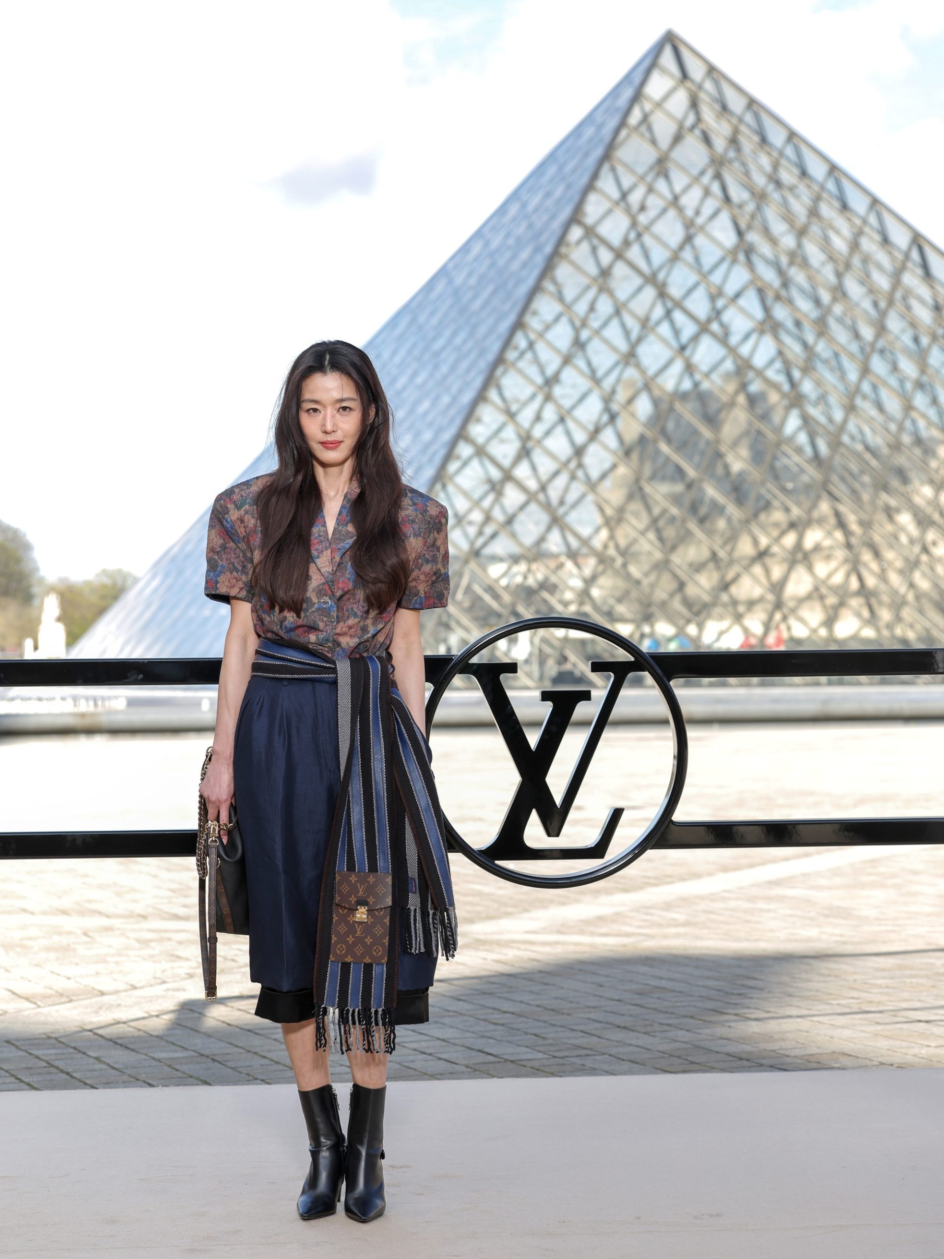 Spotted: Jennie, Yerin Ha & Lingling Kwong At Paris Fashion Week