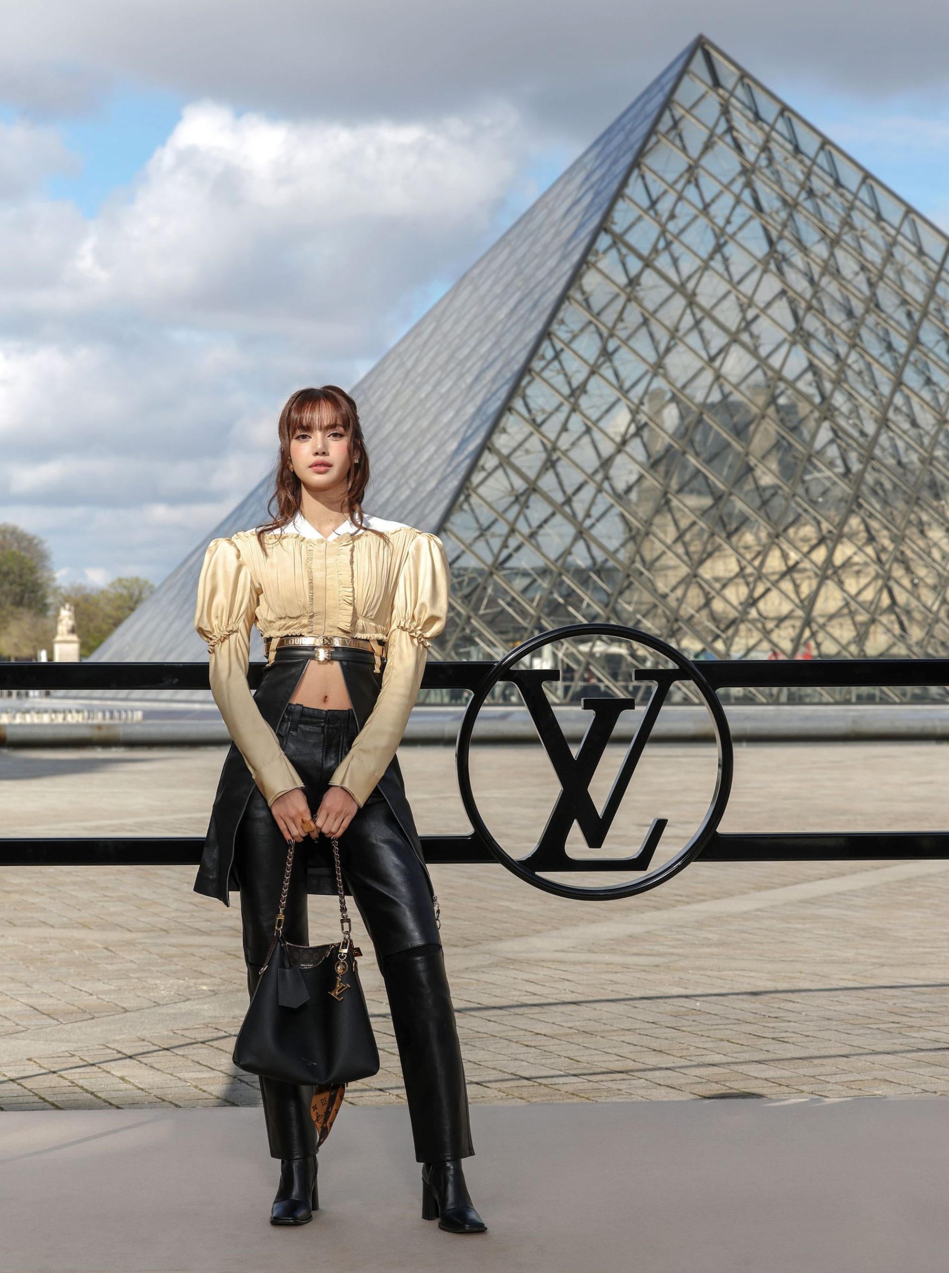 Spotted: Jennie, Yerin Ha & Lingling Kwong At Paris Fashion Week