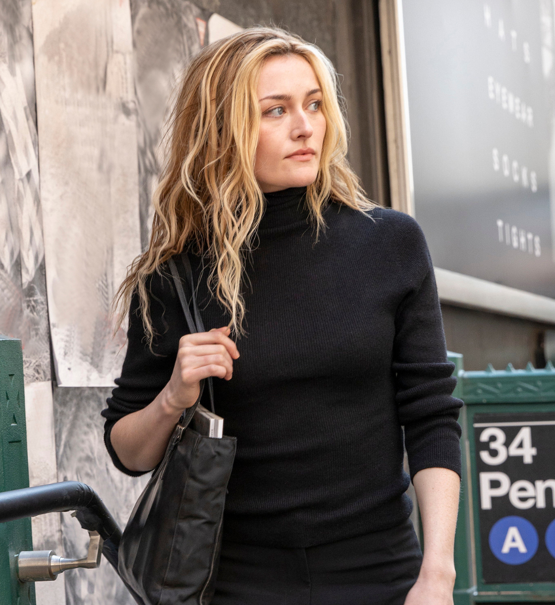 Obsessed With Ryan Murphy's Love Story ? Here's How To Recreate Sarah Pidgeon's Beauty Looks