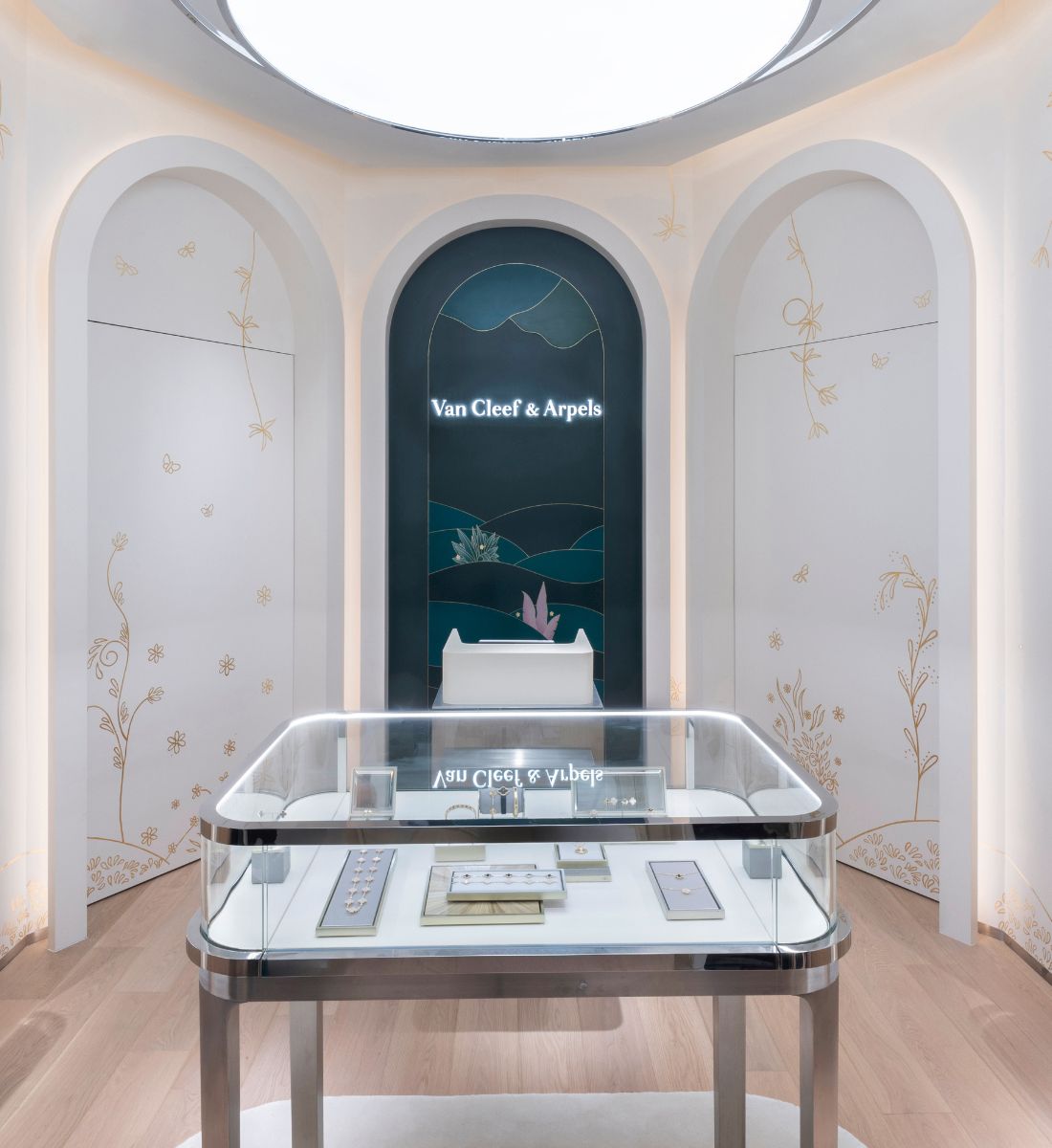 Van Cleef & Arpels An Ode to Nature Exhibition Celebrates Six Decades of Mother Nature-Inspired Jewellery